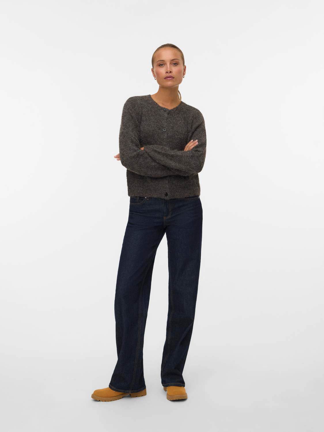 model_shot-front